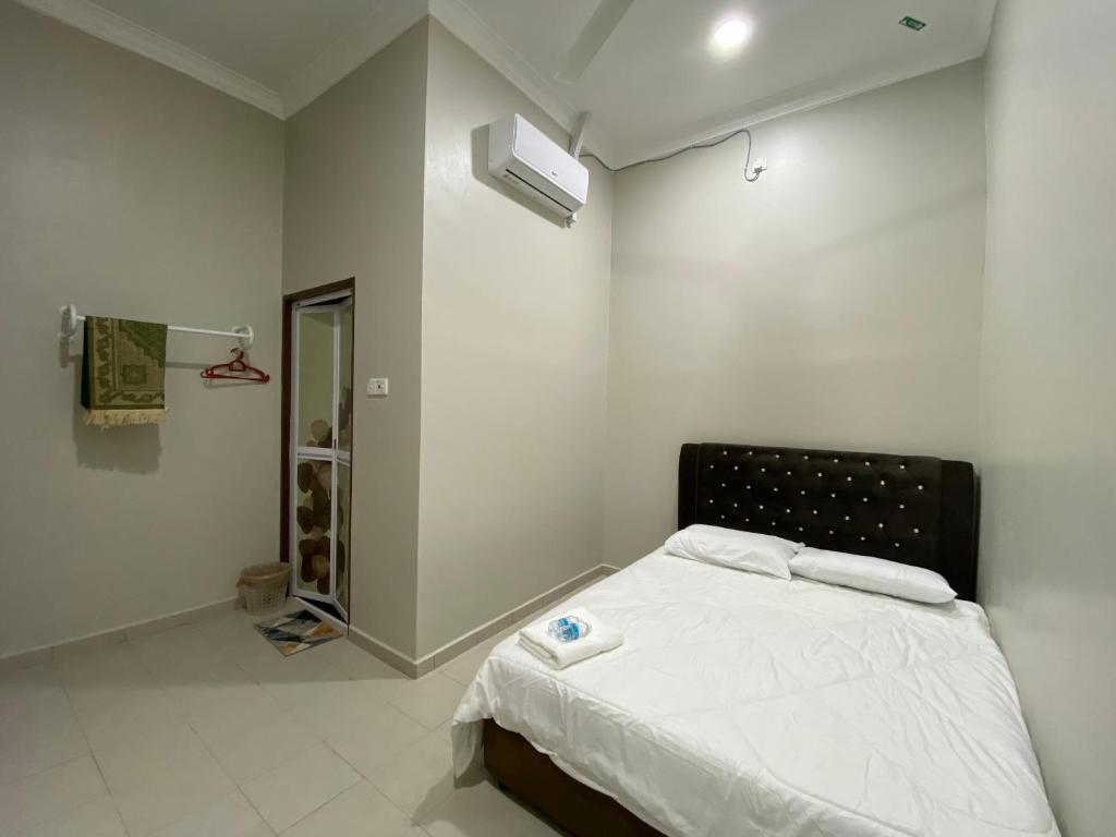 Postel nebo postele na pokoji v ubytování Sasuka Guesthouse (Muslim Sahaja)