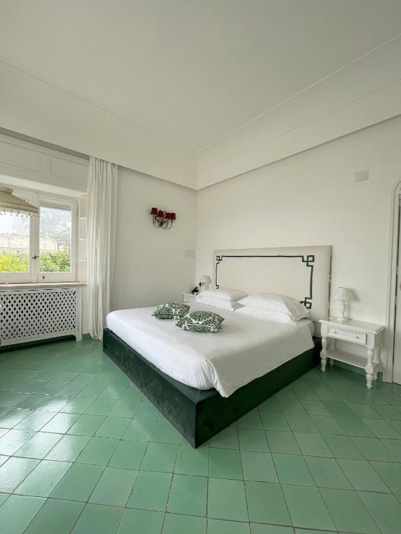 Una cama o camas en una habitación de Villa Calypso