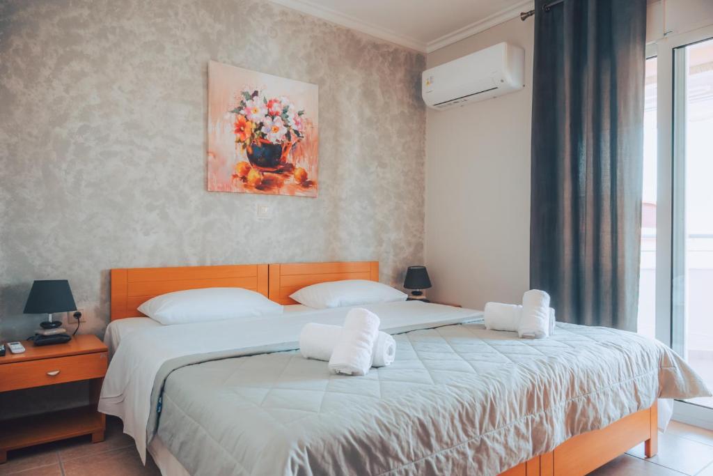 Postel nebo postele na pokoji v ubytování Dionysos Rooms