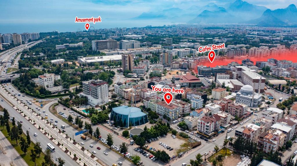 Nespecifikovaný výhled na destinaci Antalya nebo výhled na město při pohledu z apartmánu