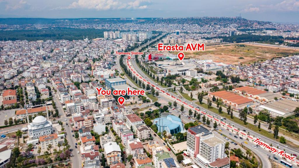 Nespecifikovaný výhled na destinaci Antalya nebo výhled na město při pohledu z apartmánu