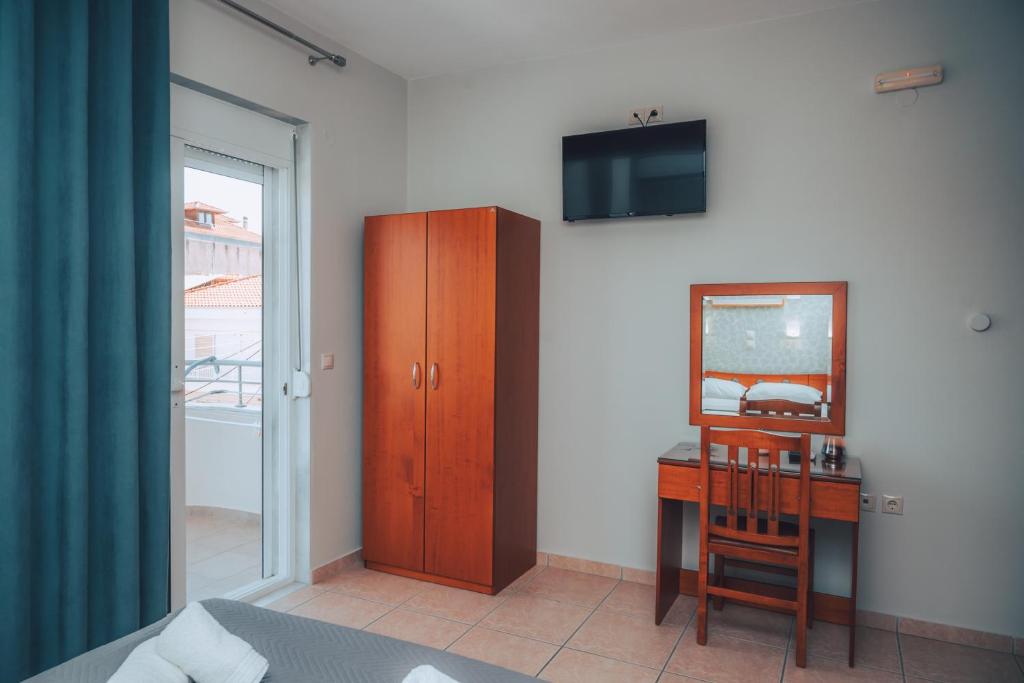 TV a/nebo společenská místnost v ubytování Dionysos Rooms