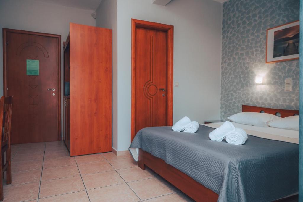 Postel nebo postele na pokoji v ubytování Dionysos Rooms