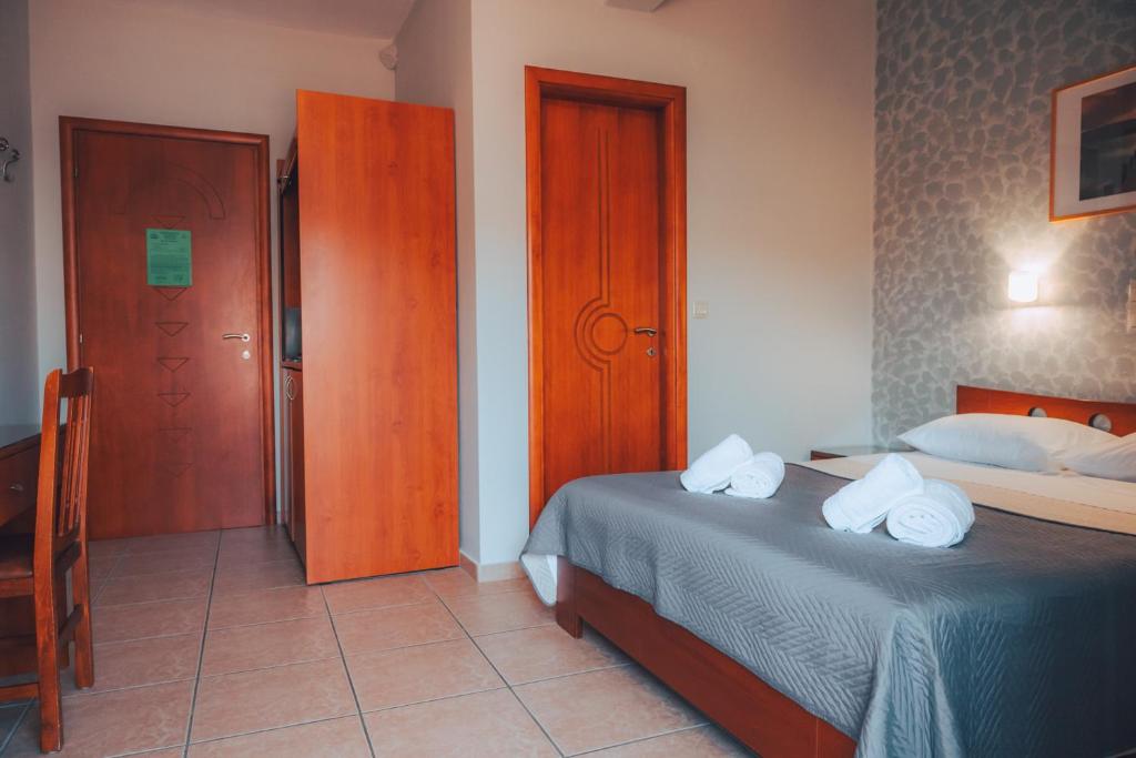 Postel nebo postele na pokoji v ubytování Dionysos Rooms