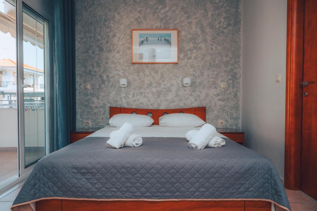 Postel nebo postele na pokoji v ubytování Dionysos Rooms