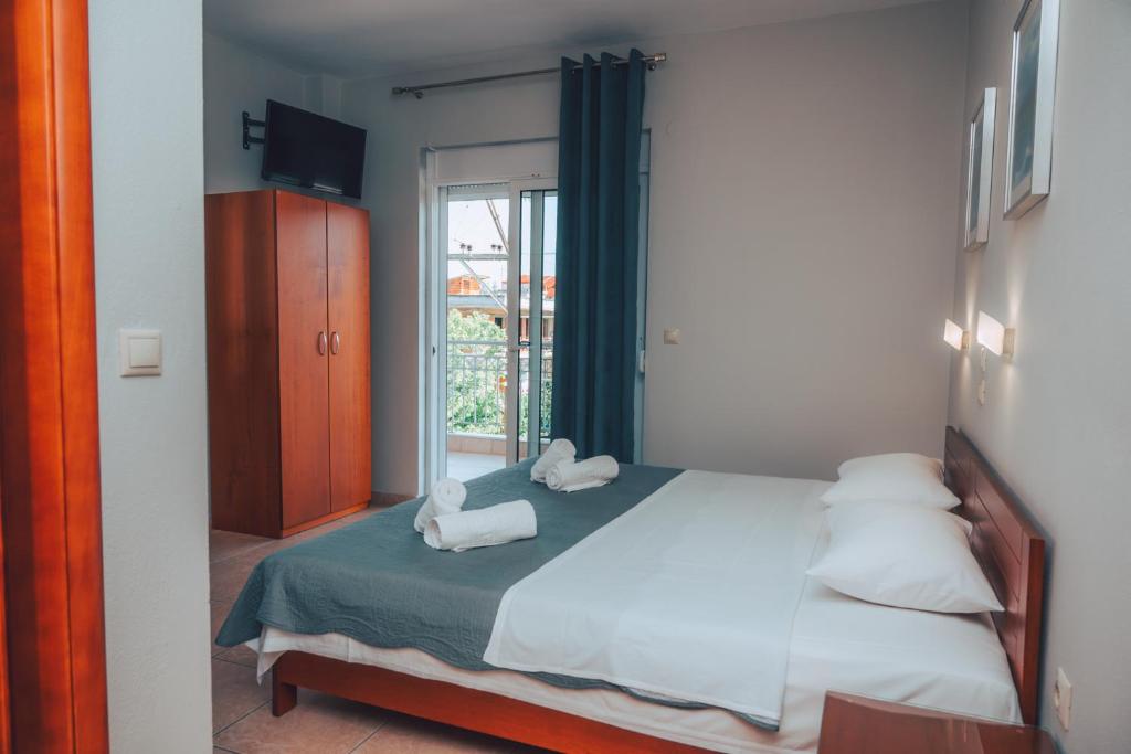 Postel nebo postele na pokoji v ubytování Dionysos Rooms