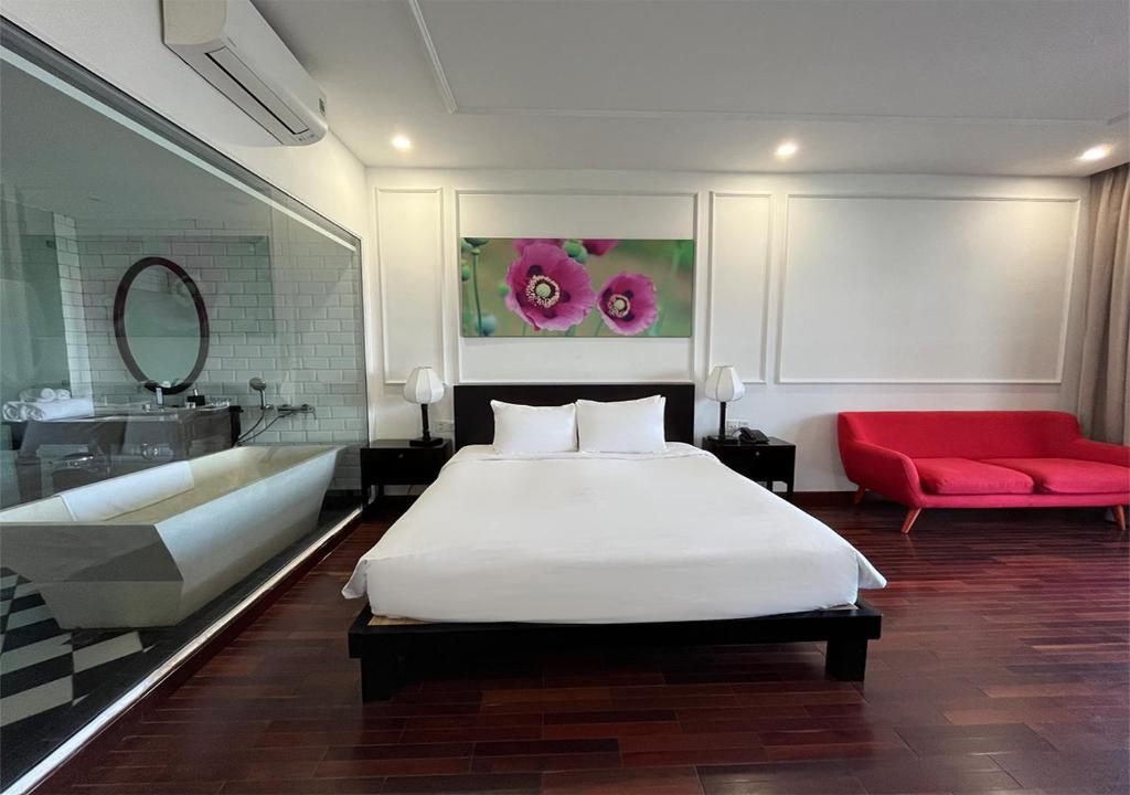 Deluxe Double Room River View with Balcony and Bathtub