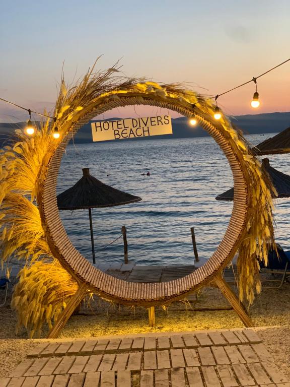 a large wreath on a beach with the ocean at Hotel Divers in Vlorë