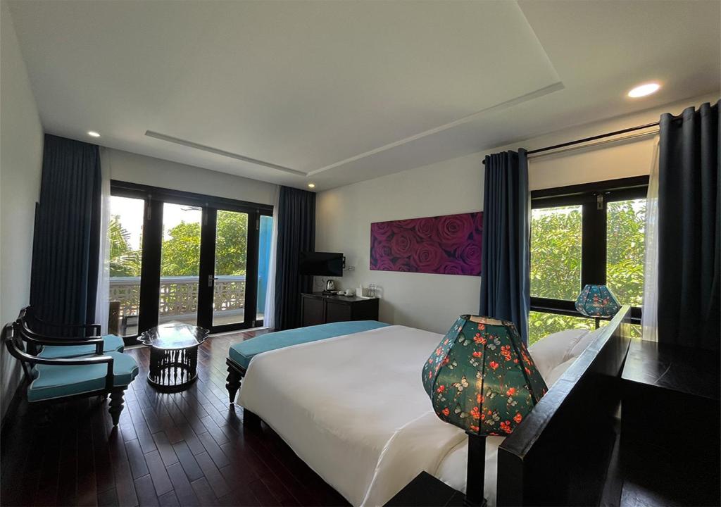 King Room Pool View and River View with Balcony and Bathtub