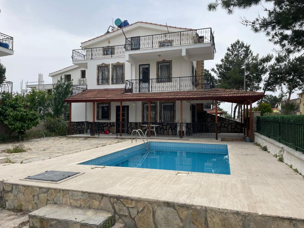 Günlük kiralık özel havuzlu ultra lüks villa