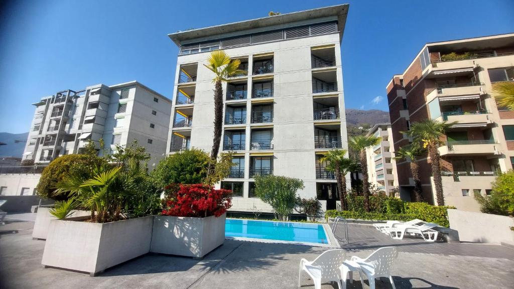 Bazén v ubytování Hotel Nessi Locarno nebo v jeho okolí