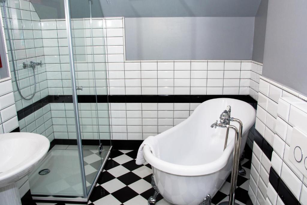 Kúpeľňa v ubytovaní Apartamenty hoteLOVE z sauną
