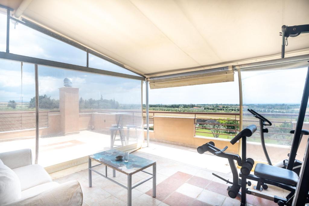 a living room with a gym with a view at Kellys house in Epanomi