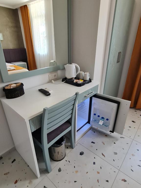 Tonoz Beach Hotel - 11