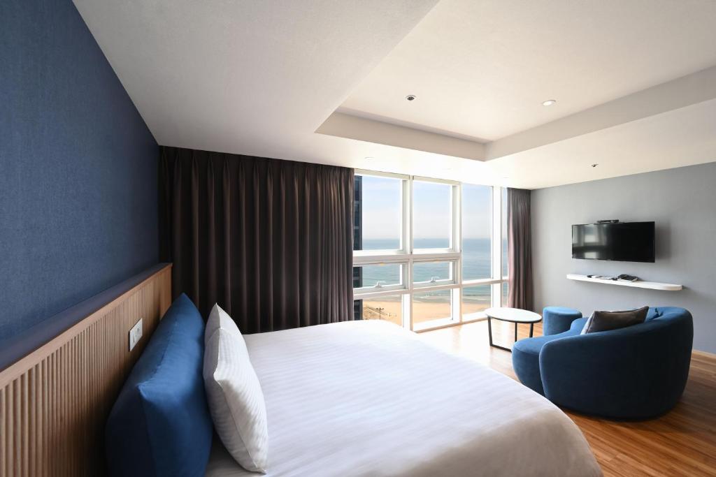Postel nebo postele na pokoji v ubytování Kolon Seacloud Hotel