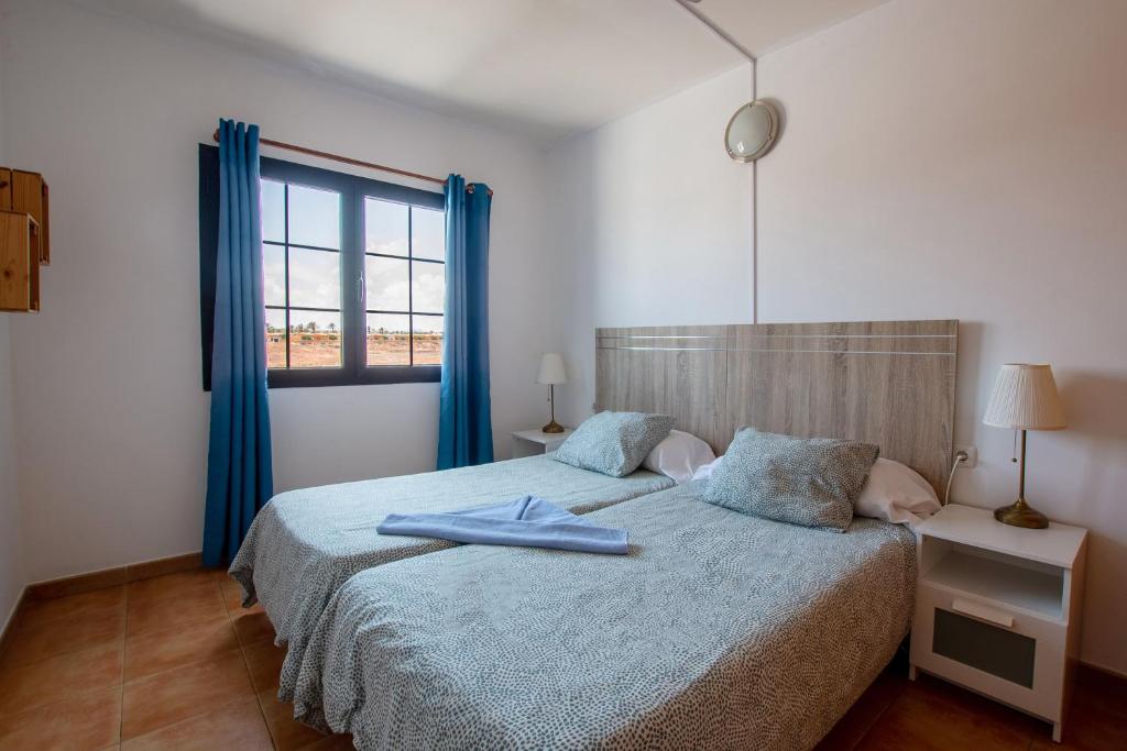 A bed or beds in a room at Surf Riders Fuerteventura