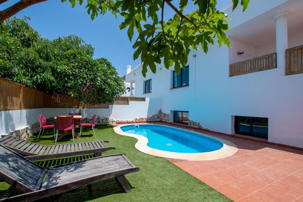 The swimming pool at or close to Surf Riders Fuerteventura
