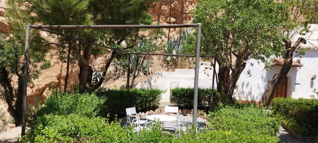 Zahrada ubytování Casas Cueva y Cortijo La Tala en Guadix