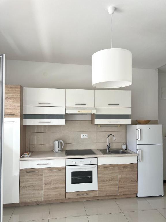 Kuchyň nebo kuchyňský kout v ubytování Apartments Keko