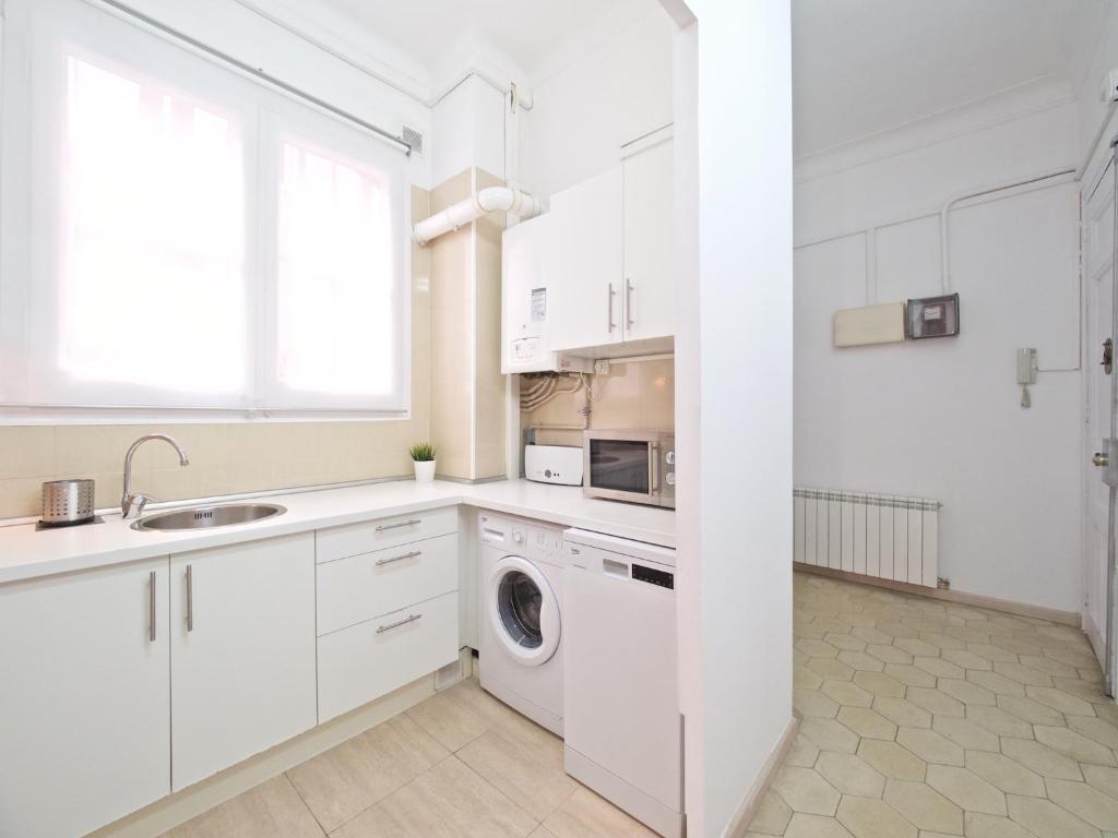 Kuchyňa alebo kuchynka v ubytovaní Suites4days Gaudi Eixample
