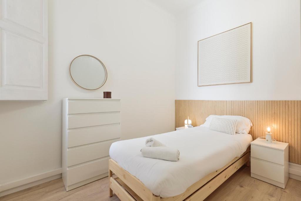 Posteľ alebo postele v izbe v ubytovaní Suites4days Gaudi Eixample
