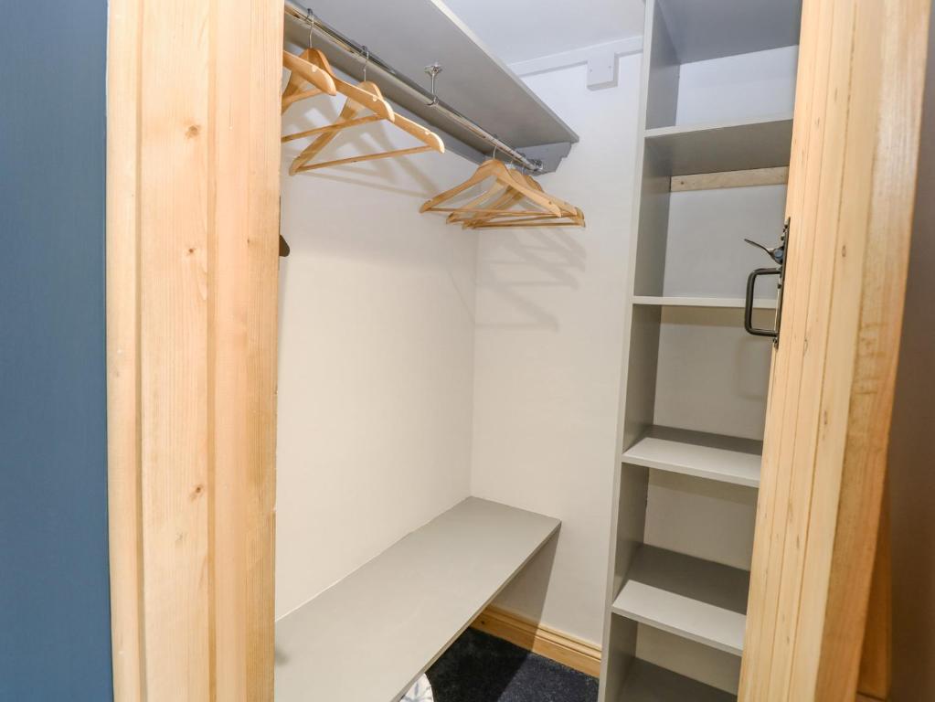 Palanda nebo palandy na pokoji v ubytování The Annexe, Grange Farm