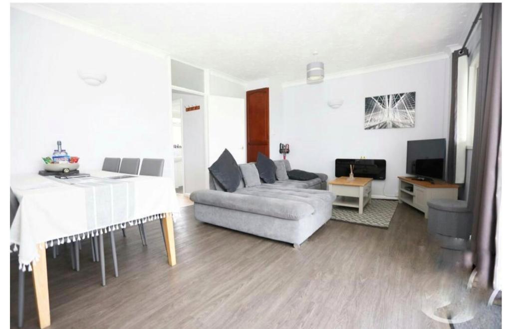 Exclusive 2 bedroom bungalow Oulten Broad - Housity