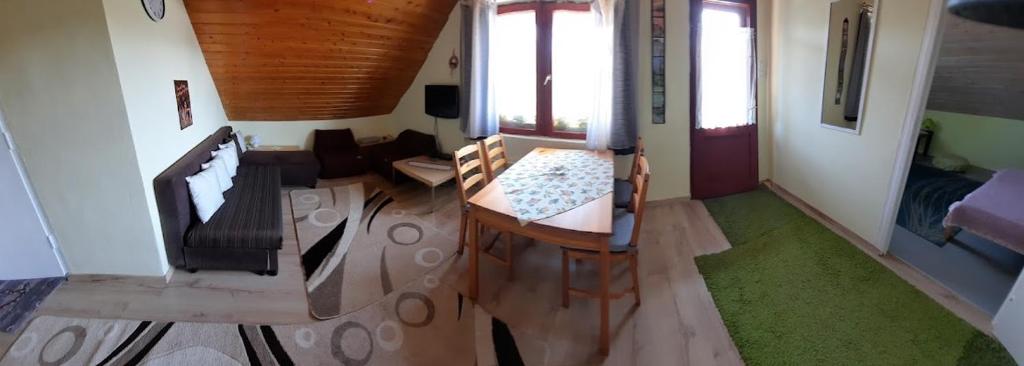 Posezení v ubytování Tahi Apartman