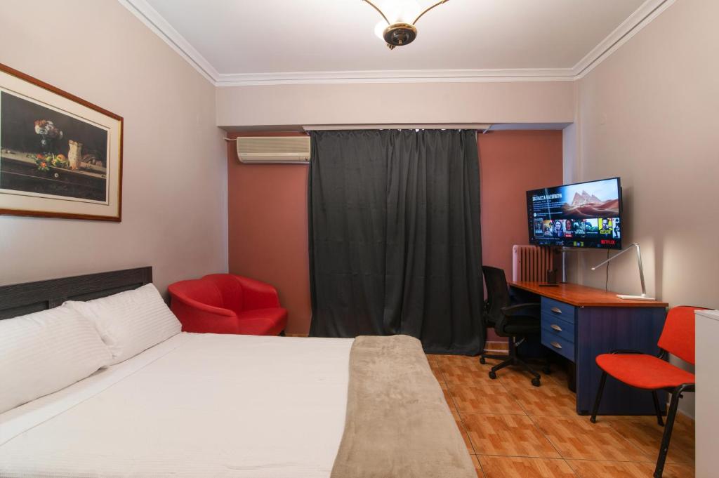 TV a/nebo společenská místnost v ubytování Charlie city center room