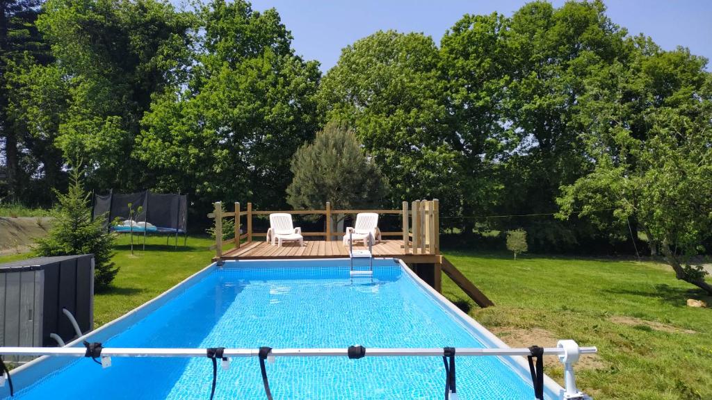 Bazén v ubytování Gite "home" - piscine nebo v jeho okolí
