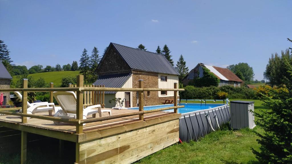 Bazén v ubytování Gite "home" - piscine nebo v jeho okolí