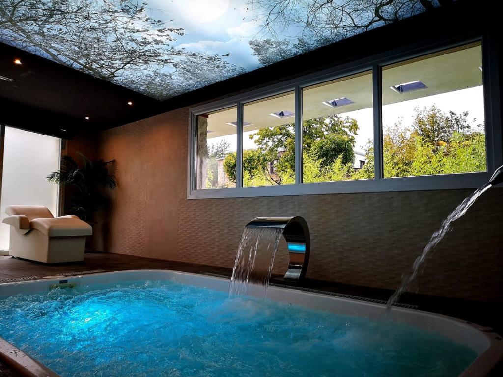 Bazén v ubytování Hotel rural Finca Vivaldi Nature & Spa nebo v jeho okolí