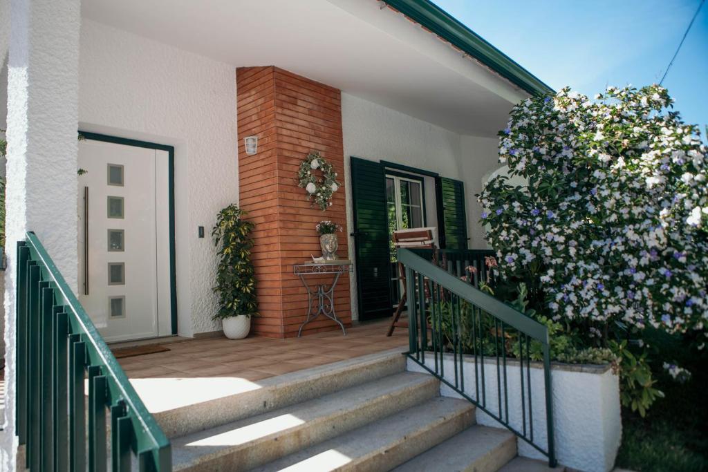 Flowers & Faces Guesthouse - 15