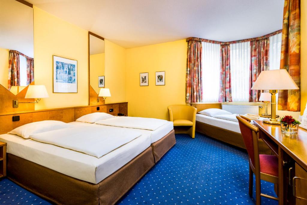 Postel nebo postele na pokoji v ubytování Taste Hotel Dresden-ehemals Residenz Alt Dresden