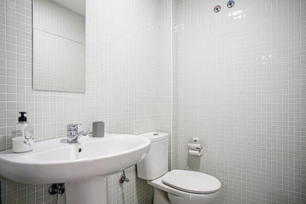 Koupelna v ubytování Sunny Duplex Los Martines
