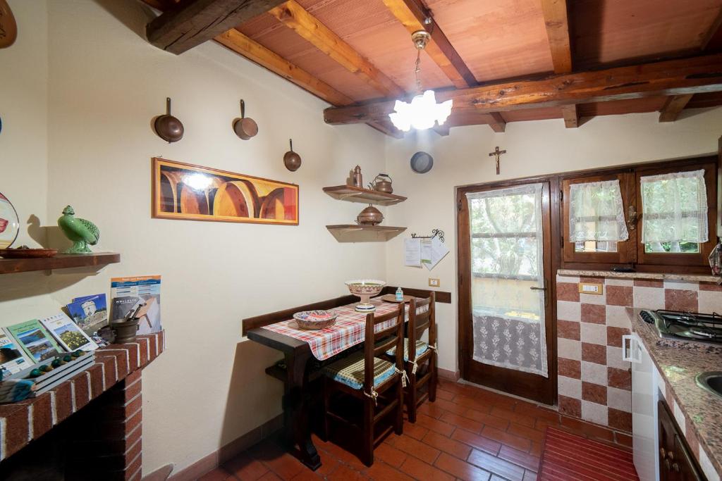 Kuchnia lub aneks kuchenny w obiekcie Pace e Relax, Wonderful Villa, Versilia sea view
