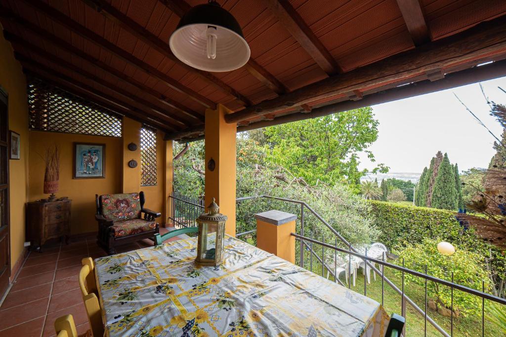 Balkon lub taras w obiekcie Pace e Relax, Wonderful Villa, Versilia sea view