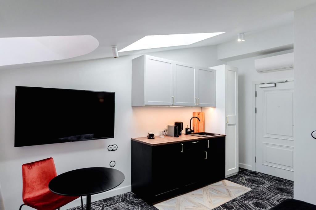 رزرو هتل، N33 Premium Apartments Old Town Kraków - هتل های Destigo، آژانس مسافرتی آسمان سپید