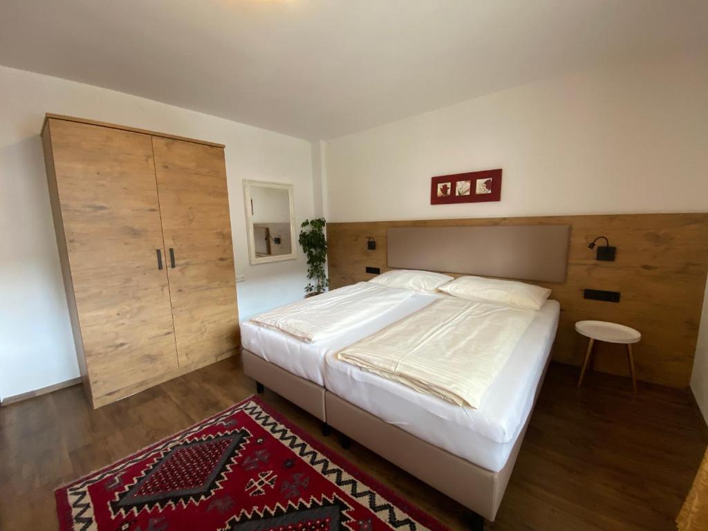 Posteľ alebo postele v izbe v ubytovaní Haus Waldheim und Dependance