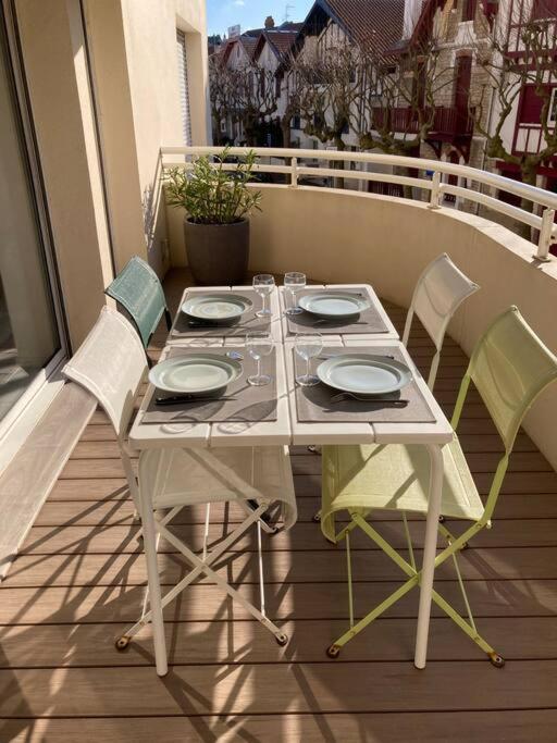 a white table and chairs on a balcony at Appart Hypercentre Biarritz - PKG &#47; WIFI &#47; 4-6 Personnes in Biarritz