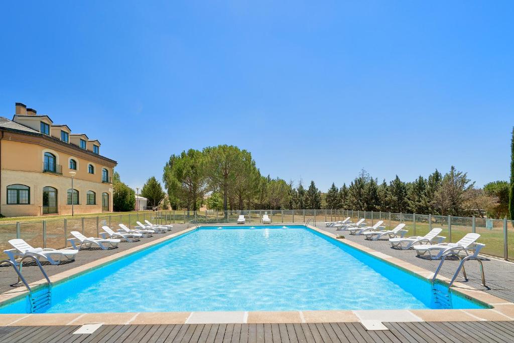 Piscina en o cerca de Hotel Fontecruz Ávila