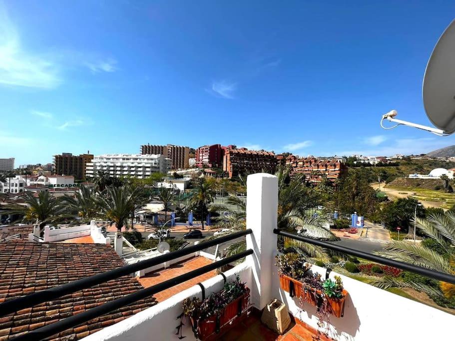 Výhľad na mesto Benalmádena alebo výhľad na mesto priamo z apartmánu