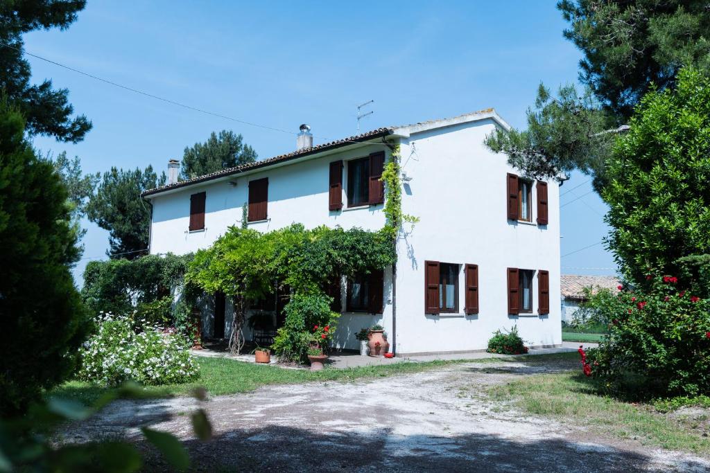 an external view of the house at Casa Vacanze Cassero in Camerata Picena