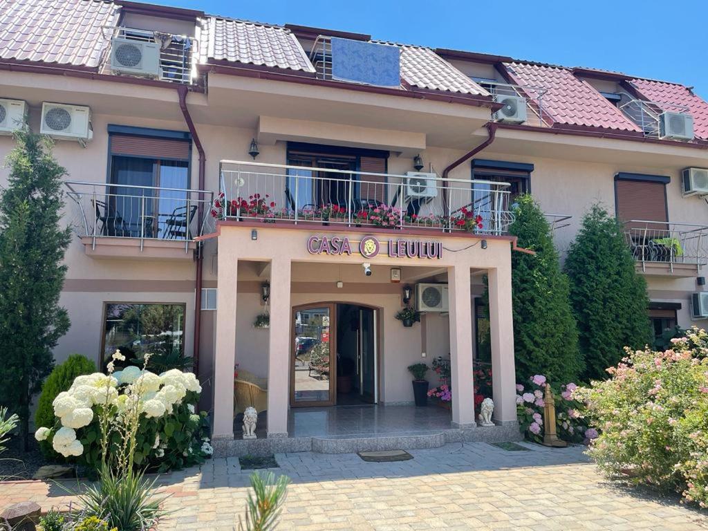 a building with a balcony with flowers on it at Ametist Casa Leului in Mamaia Sat/Năvodari