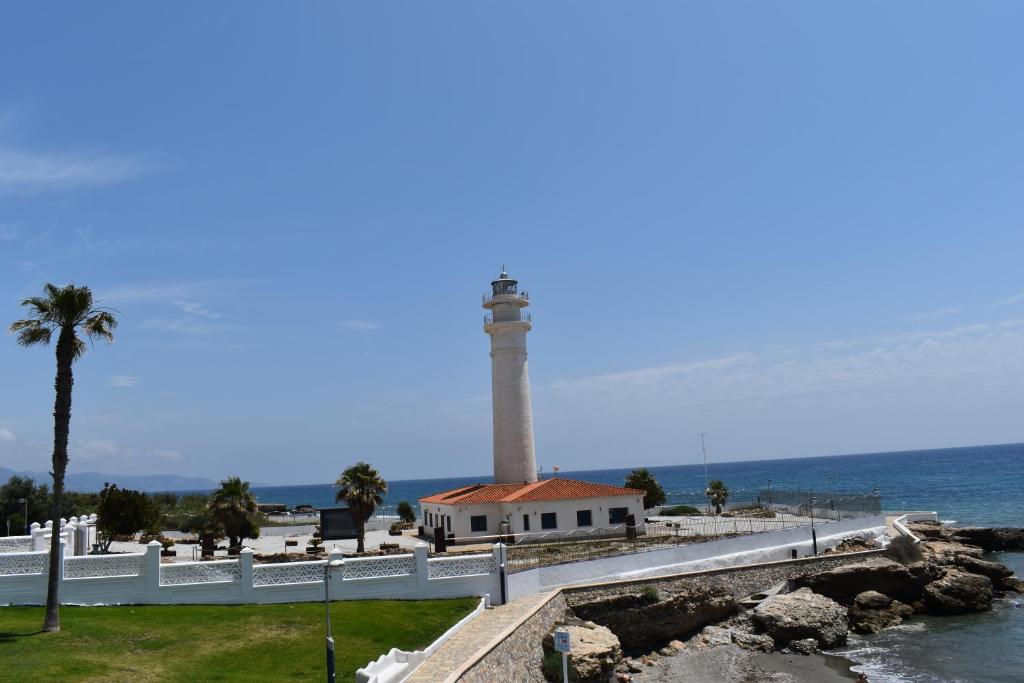 Zdjęcie z galerii obiektu Fantastic studio - beachfront w mieście Torrox
