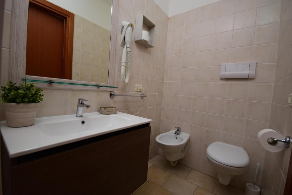 Koupelna v ubytování Hotel e Appartamenti La Solaria