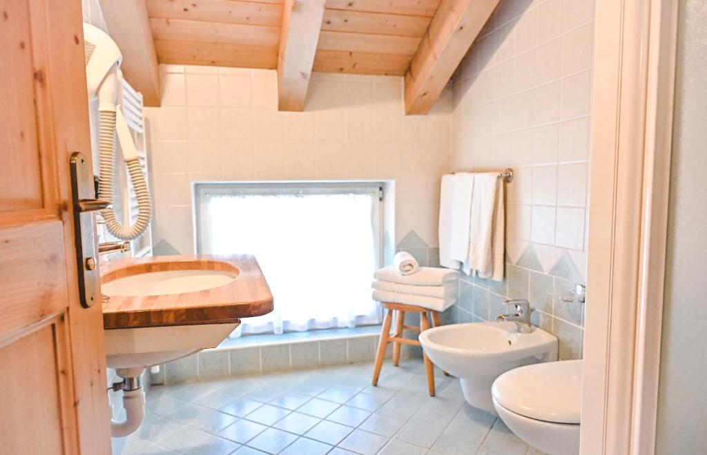 Łazienka w obiekcie Alp Hotel Dolomiti