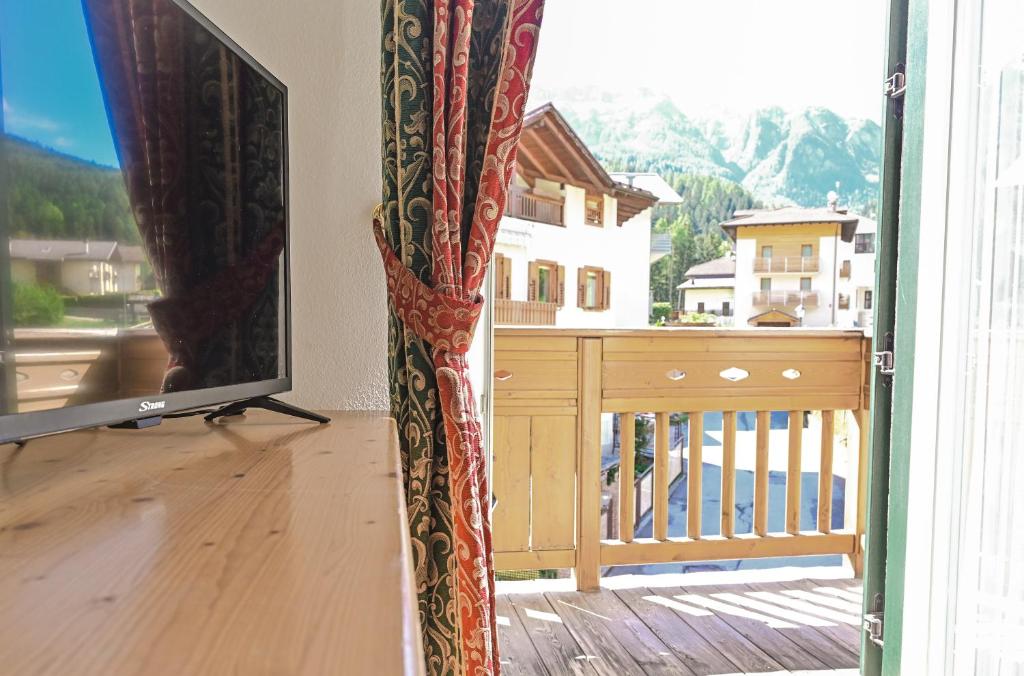 Balkon lub taras w obiekcie Alp Hotel Dolomiti