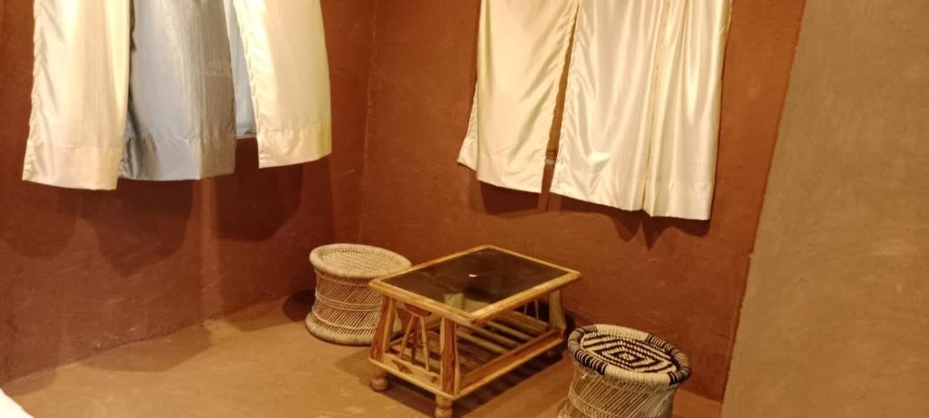 Bendre's Farm Stay-Neral - Deluxe Double Room (2 Adultos + 1 Niño)