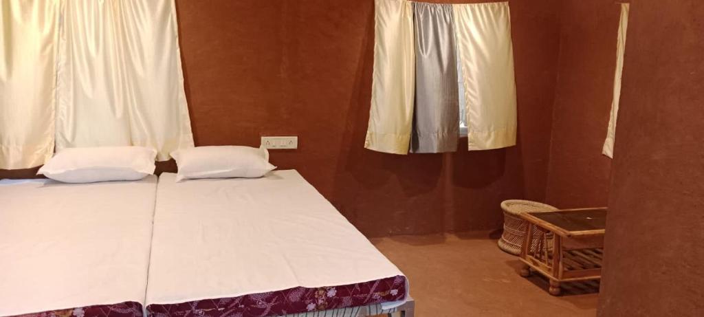 Bendre's Farm Stay-Neral - Deluxe Double Room (2 Adultos + 1 Niño)
